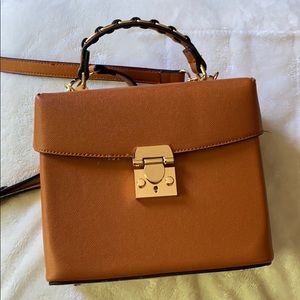 Gorgeous leather purse with beautiful details.